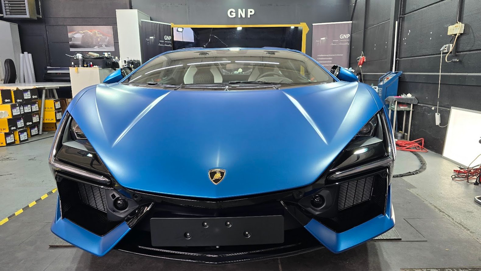 Seidenmatt folierter Supersportwagen