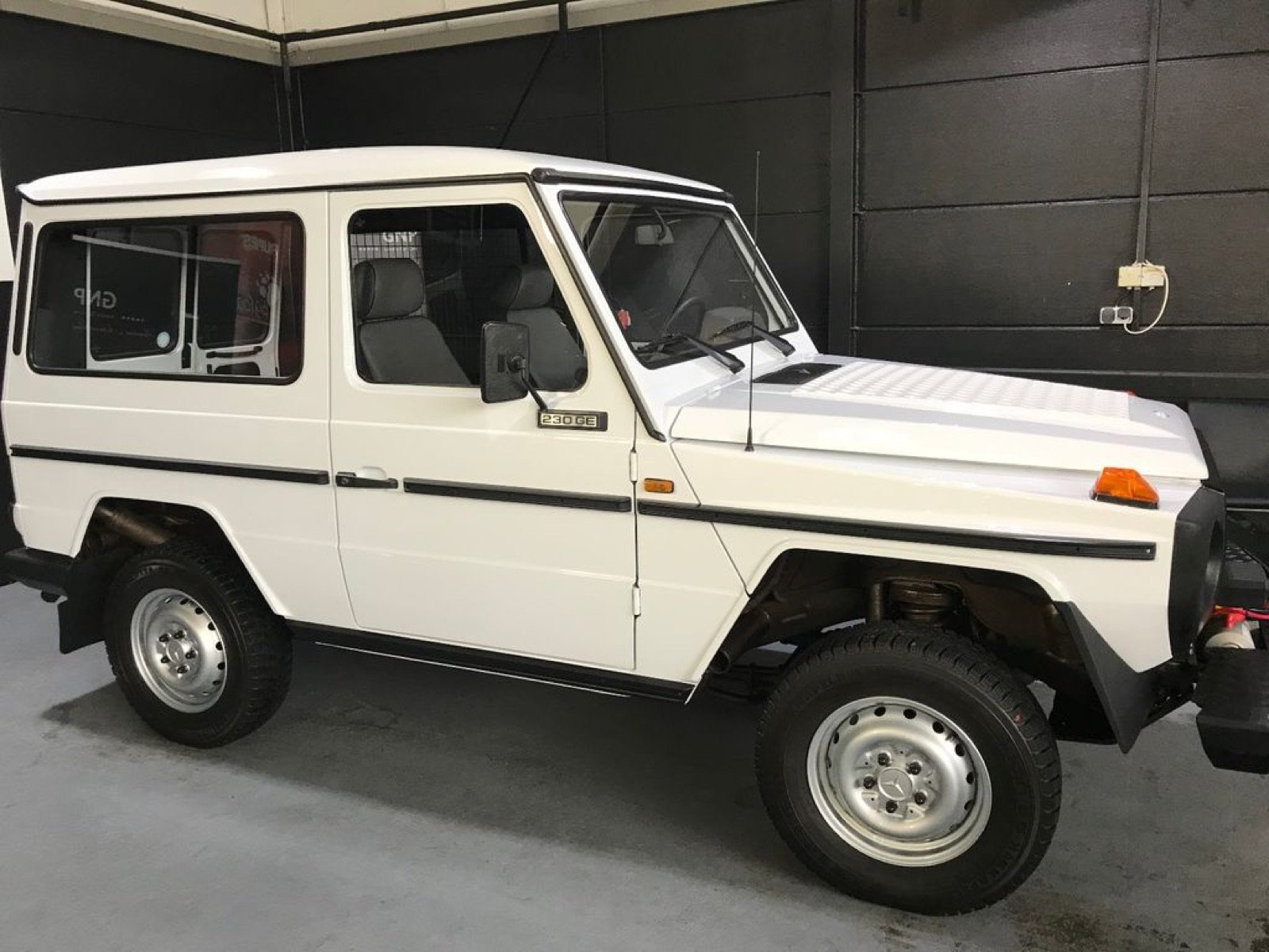 Steyr-Puch G 230 GE in Weiß