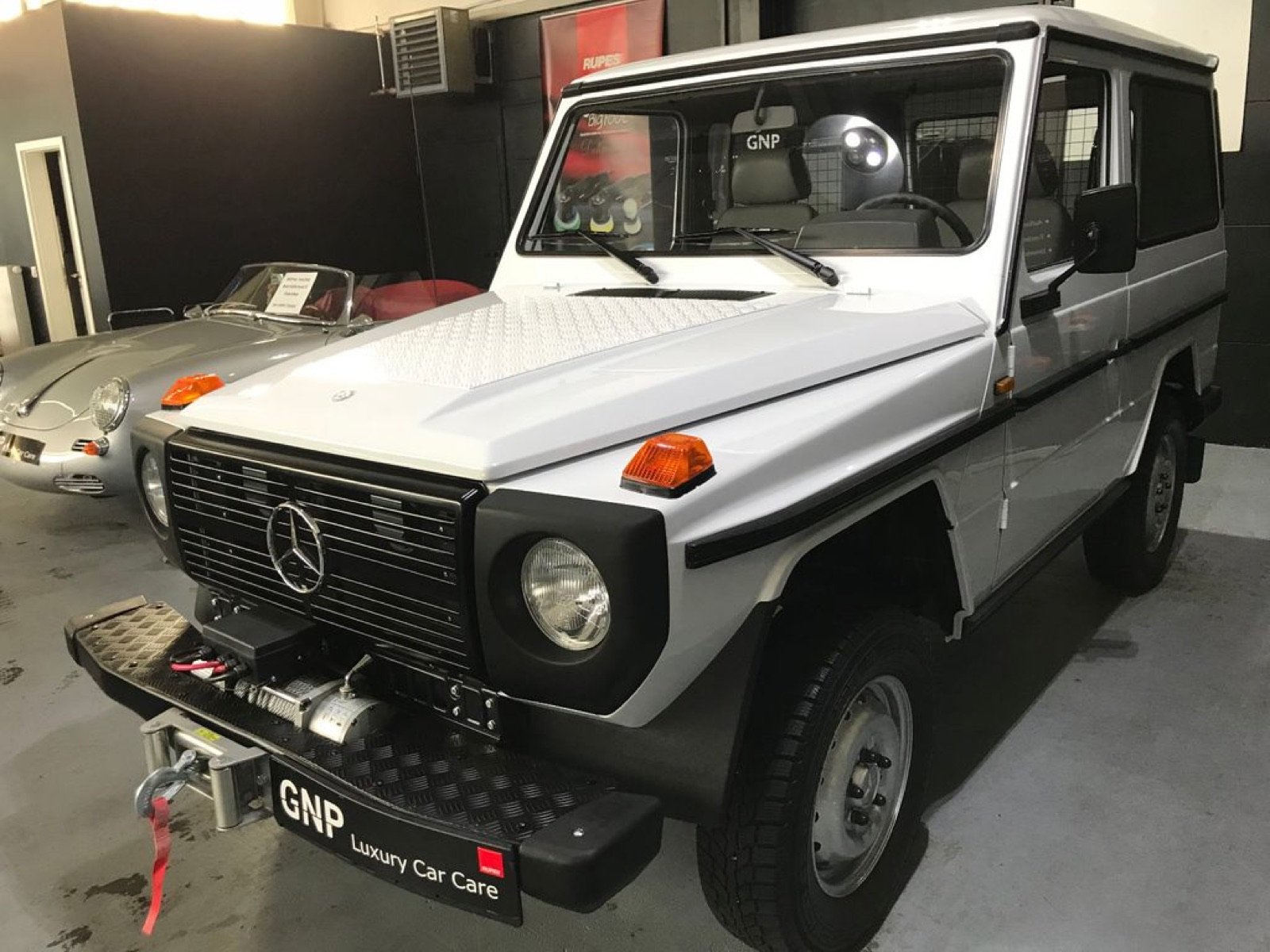 Steyr-Puch G 230 GE, Frontansicht mit Seilwinde